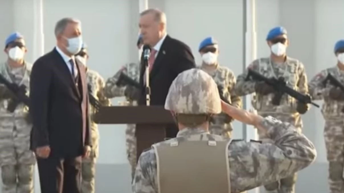 Πάλι ξέχασε τα λόγια του Ερντογάν - Την κατάσταση έσωσε ο Ακάρ (βίντεο)